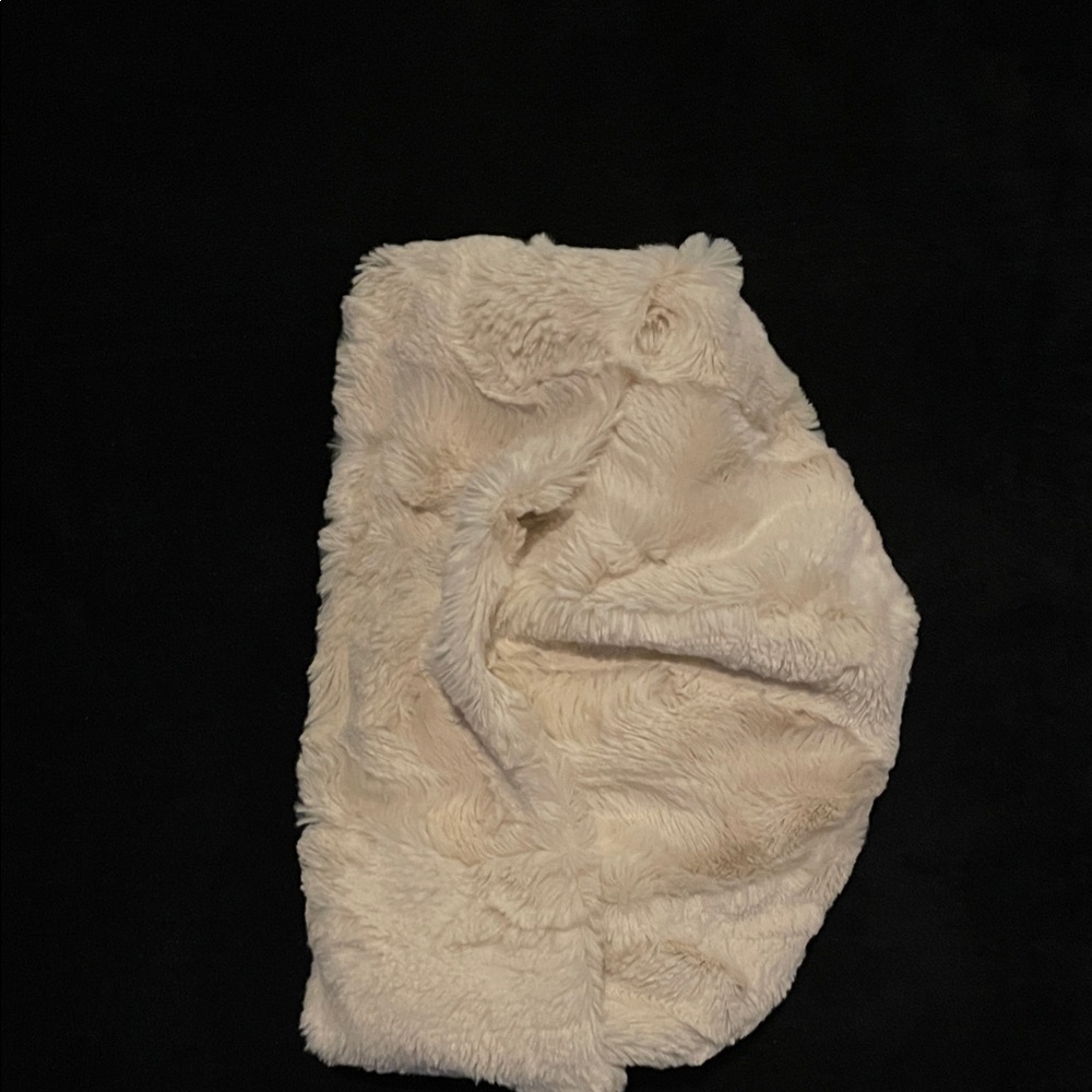 Elegant Cream Faux Fur Women's Hat - Picture 3 of 7